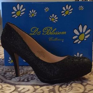 Black sparkling round toe pumps. Only worn once.
